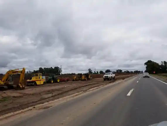 Lunghi participa de la recorrida de Macri y Vidal por las obras de la Ruta 3 en Las Flores