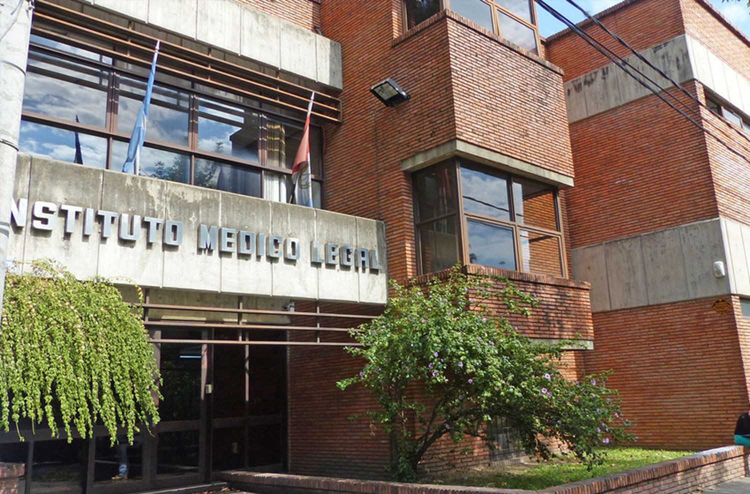 Femiliares identificaron en el Instituto Médico Legal de Rosario el cuerpo del hombre asesinado en Barrio Ludueña.