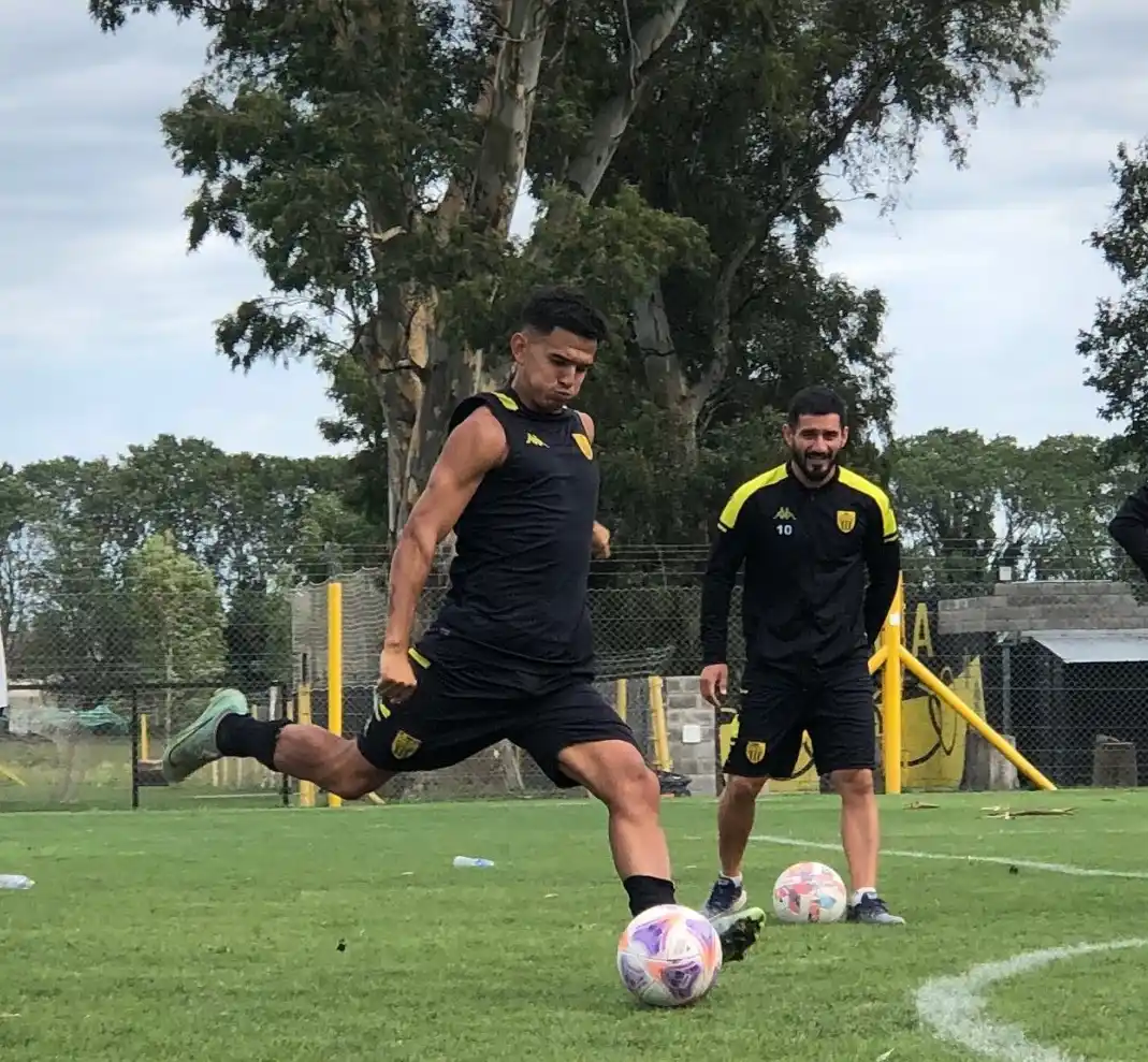 FOTO PRENSA SANTAMARINA Galabert y Valerio, dos de los tandilenses de Santamarina.