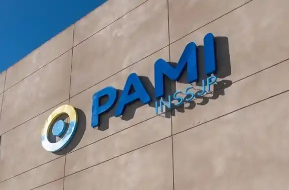 Manifestación por bajas paritarias en PAMI: "La irregularidad es muy grande"