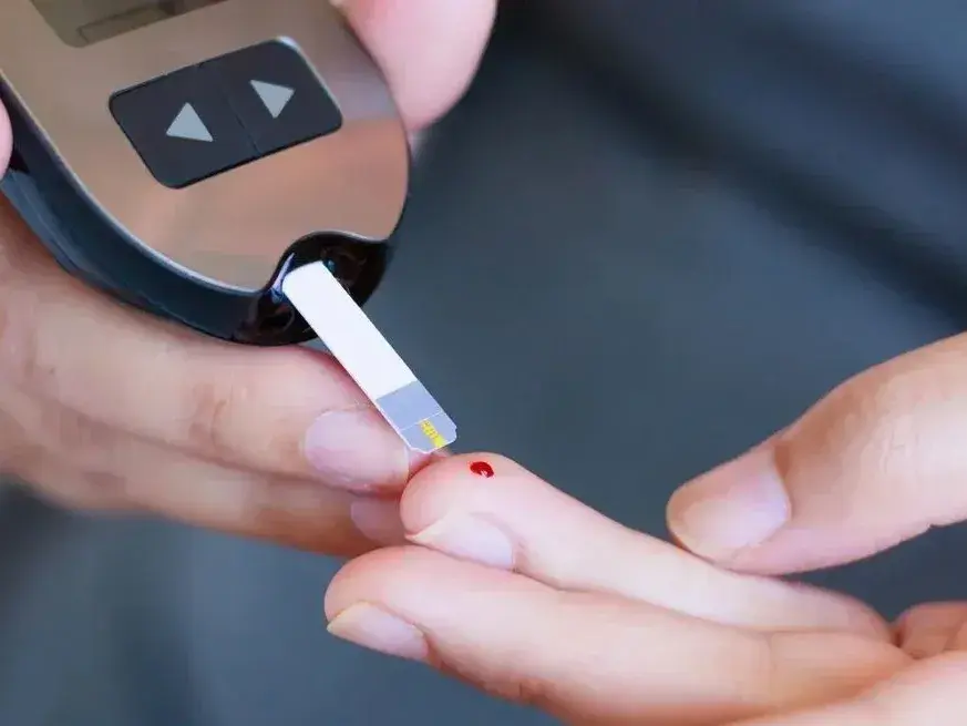 El control de los niveles de glucosa forma parte del seguimiento cotidiano de la diabetes