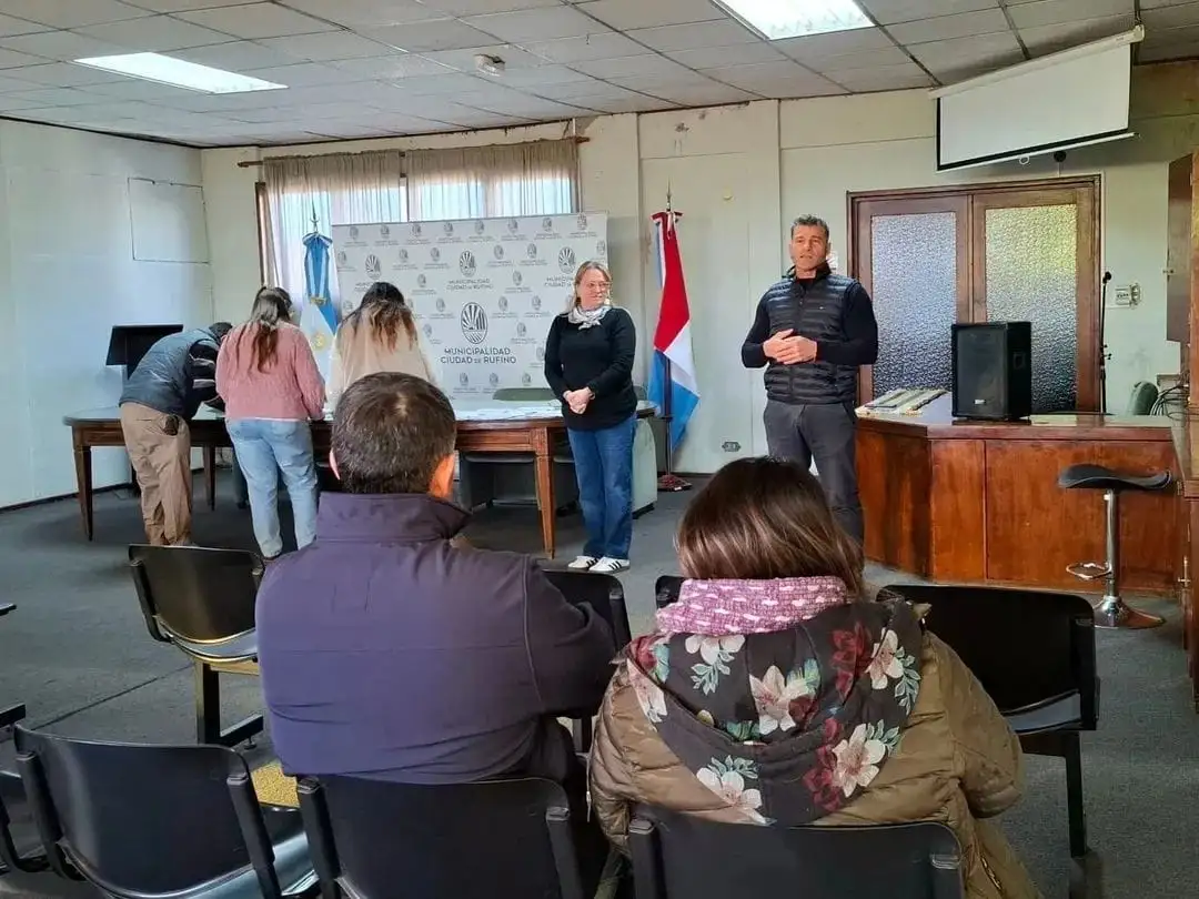 El intendente Lattanzi durante el acto de entrega del Boleto Educativo Rural.