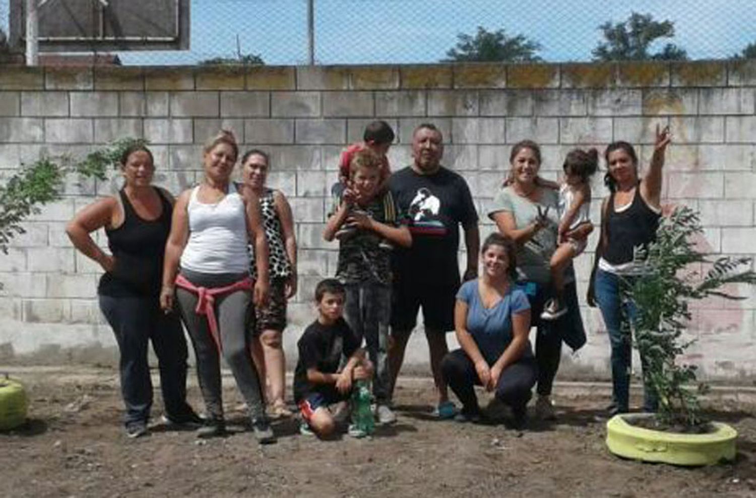 Padres arreglaron por sus medios una escuela en malas condiciones