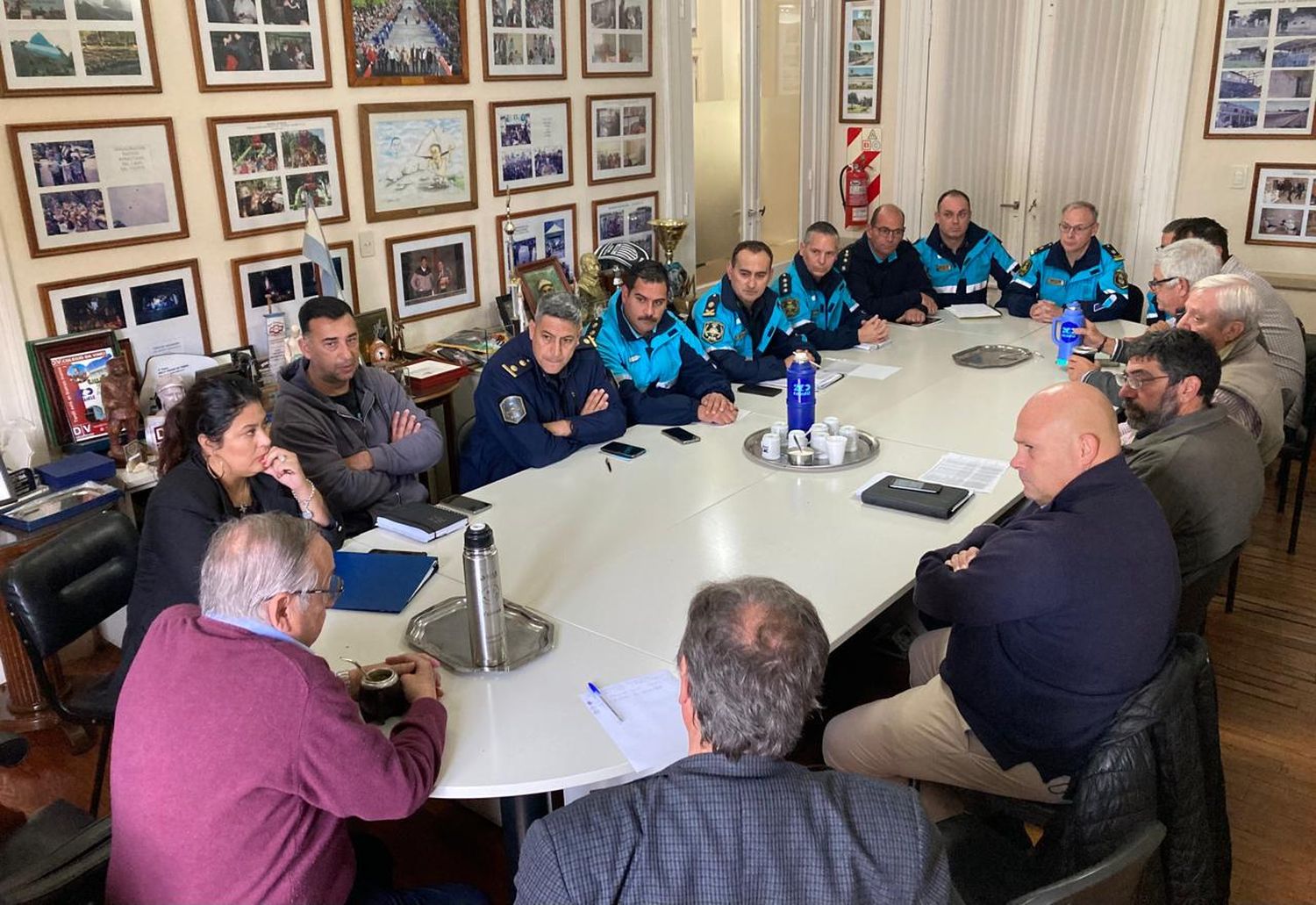 El Intendente y su equipo se reunieron con las autoridades policiales.