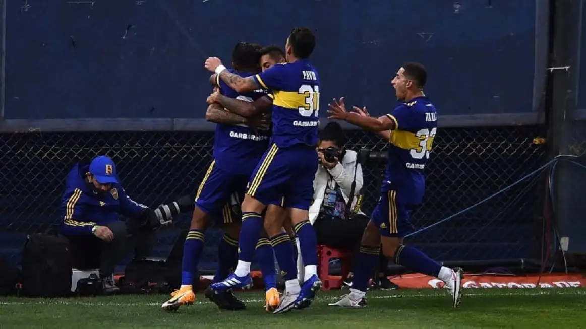 Boca acertó en los penales, venció a un diezmado River y se metió en semifinales