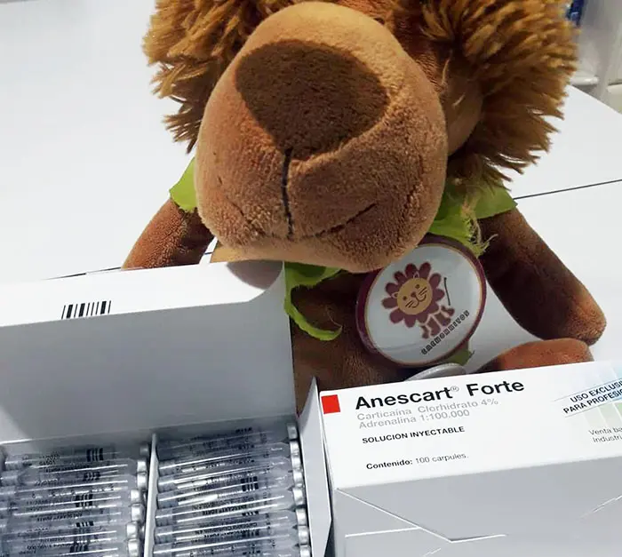 Donaciones del Club Leo para el área de Odontología
