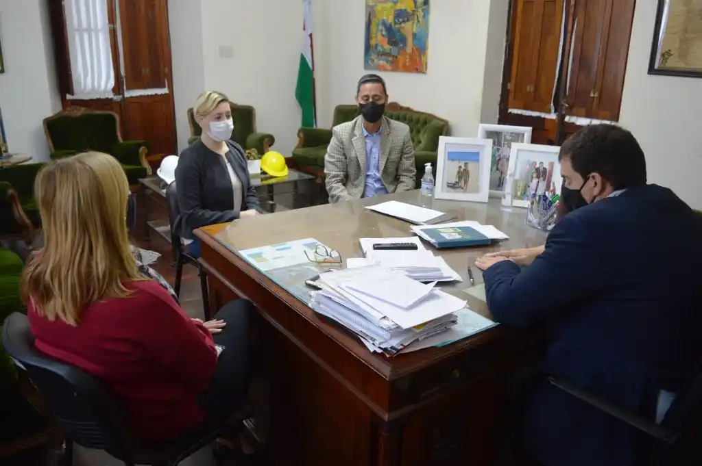 Trabajadores de la Sala de Juegos llevaron su reclamo a la intendencia
