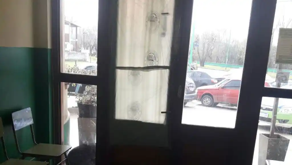 Insólita fuga en Punta Lara: Aprovechó una distracción y escapó corriendo de la comisaría