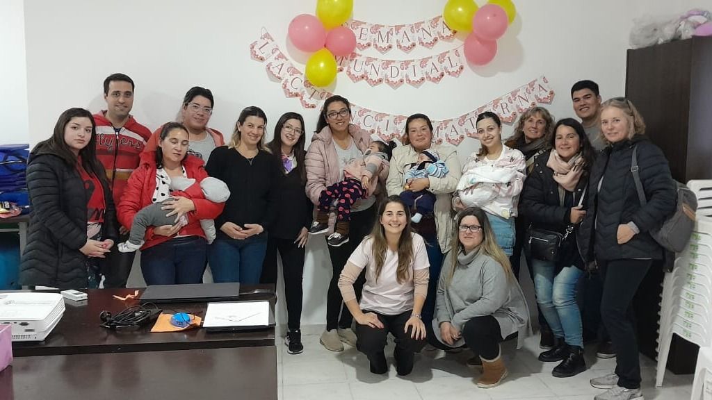 Personal de salud y madres se preparan para celebrar la Semana de la Lactancia.