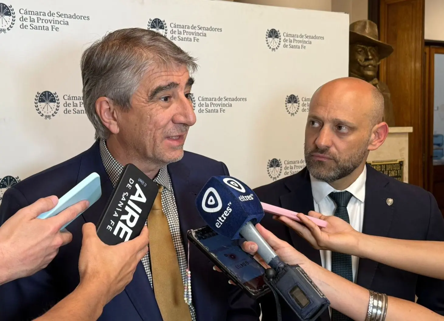 Bastía y Puccini dialogan con los medios de comunicación tras el encuentro con senadores