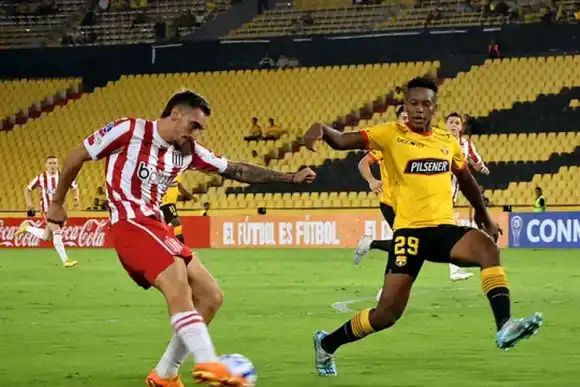 Estudiantes LP cayó en Ecuador