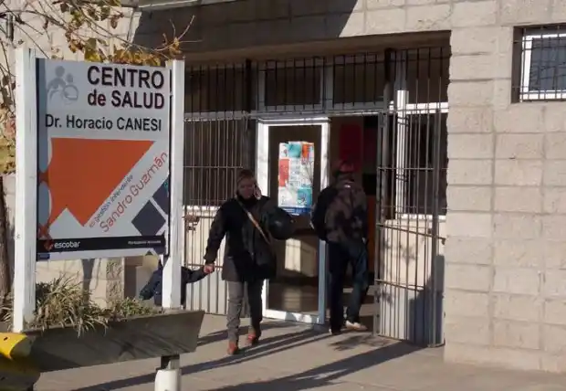Escobar: Dio a luz en el baño, tiró el bebé al inodoro y se fue de la clínica 