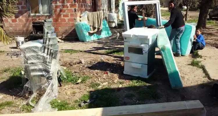 Nueva entrega de mercadería, materiales y electrodomésticos