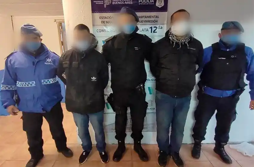 Escaparon de un control: uno de ellos tenía pedido de captura por evasión