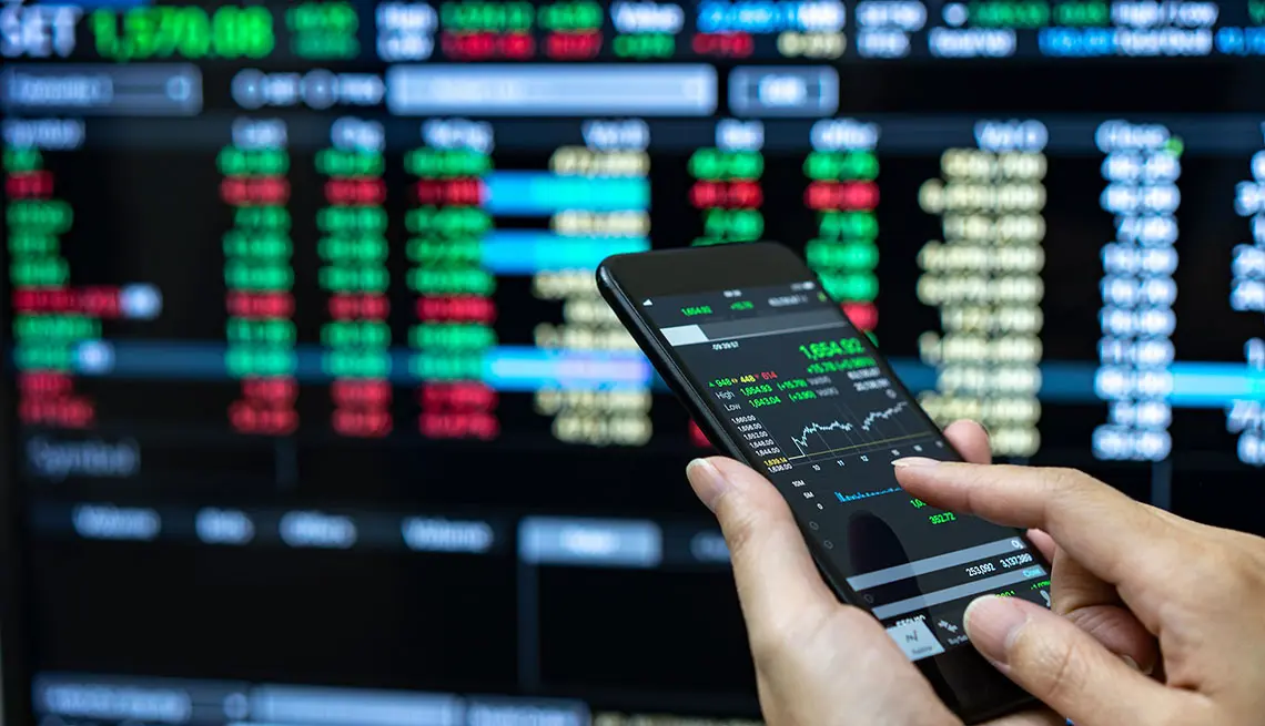 Las acciones argentinas cayeron hasta 12 % en Wall Street y el riesgo país se disparó por encima de los 900 puntos básicos