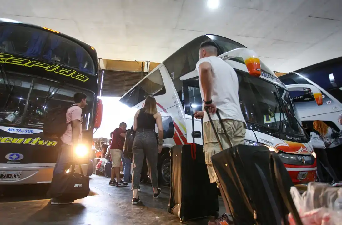 El gobierno bonaerense autorizó un aumento del 37,5% para los micros de larga distancia