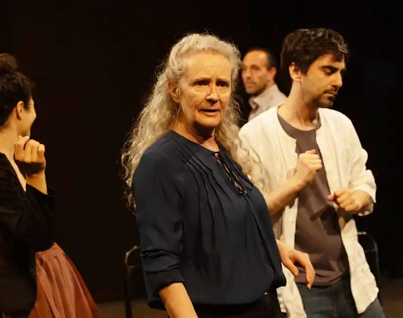 Nuevas funciones de la obra teatral “El caso Julia”