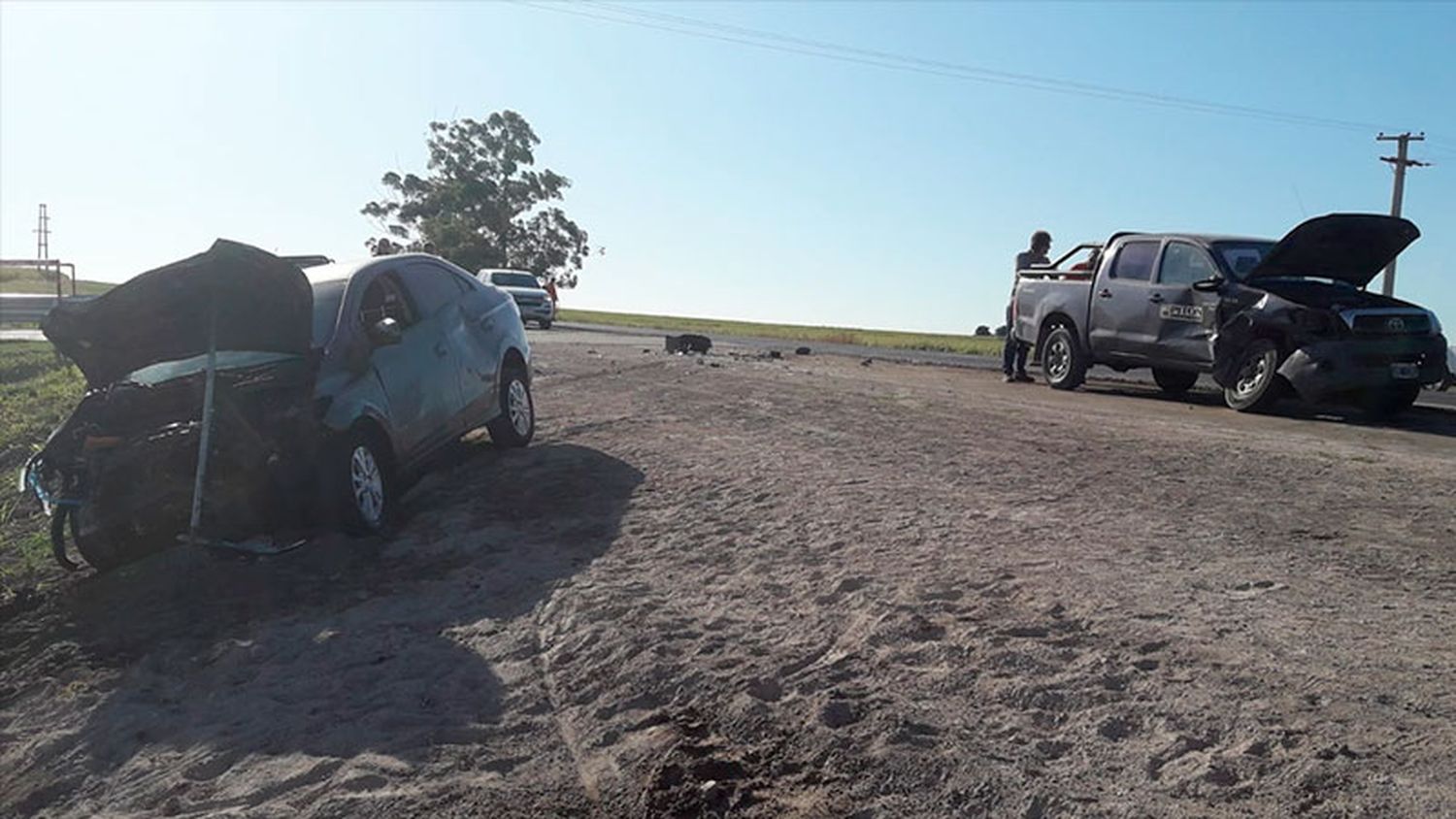 Choque entre camioneta y auto en la Ruta 32