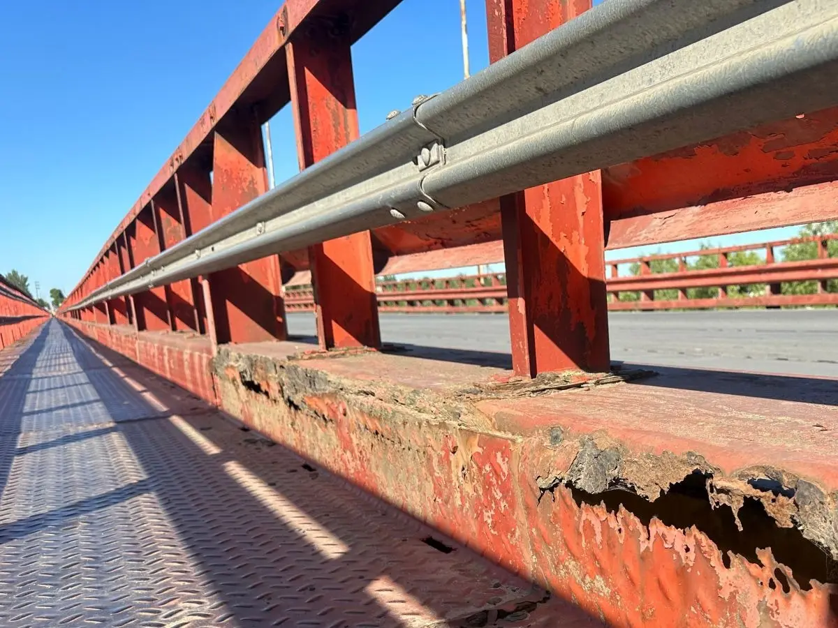 Daños en la estructura del Puente Dardo Rocha