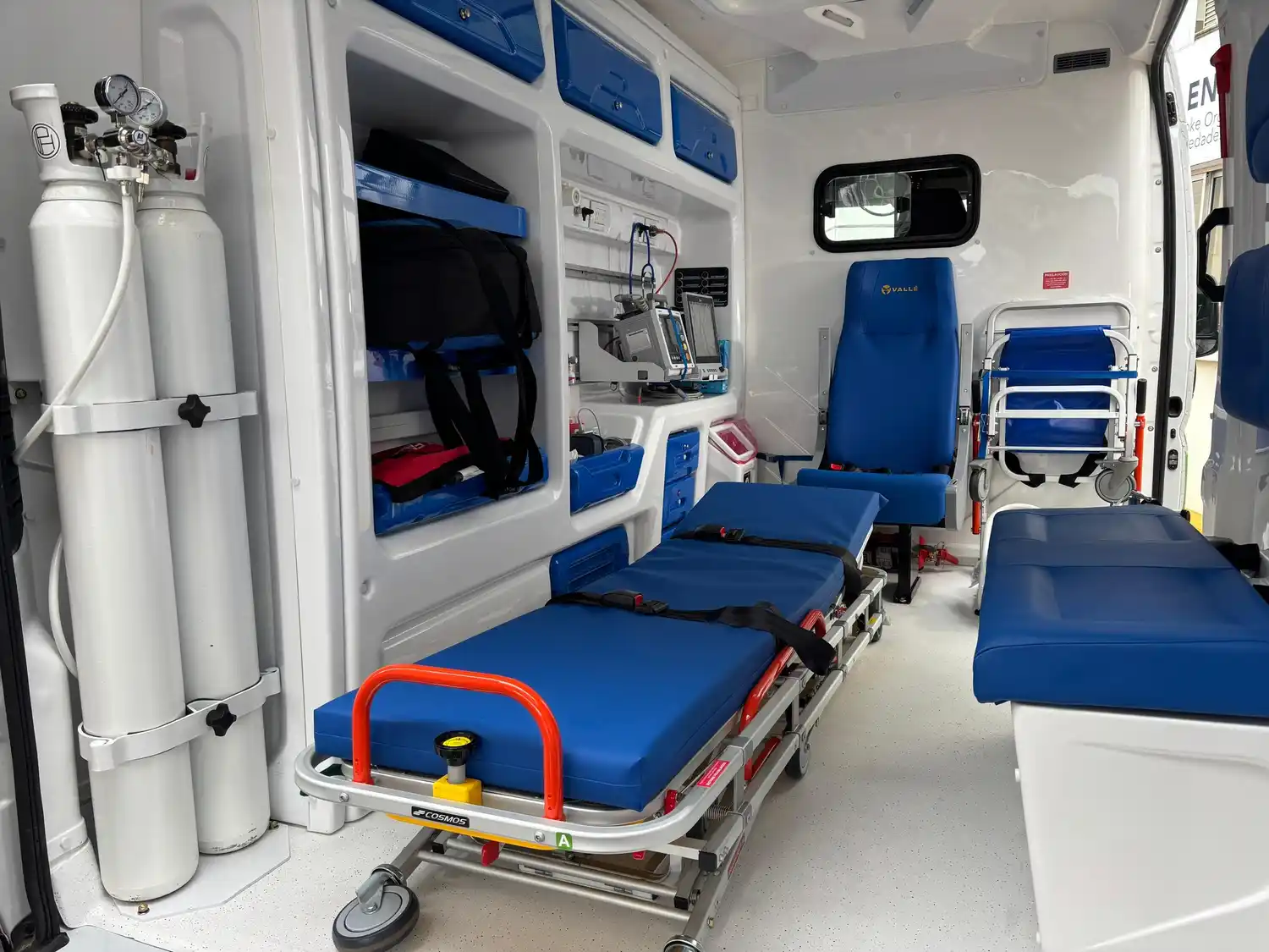 La ambulancia está equipada con todos los elementos para una pronta atención de pacientes con dolencias cerebrovasculares.