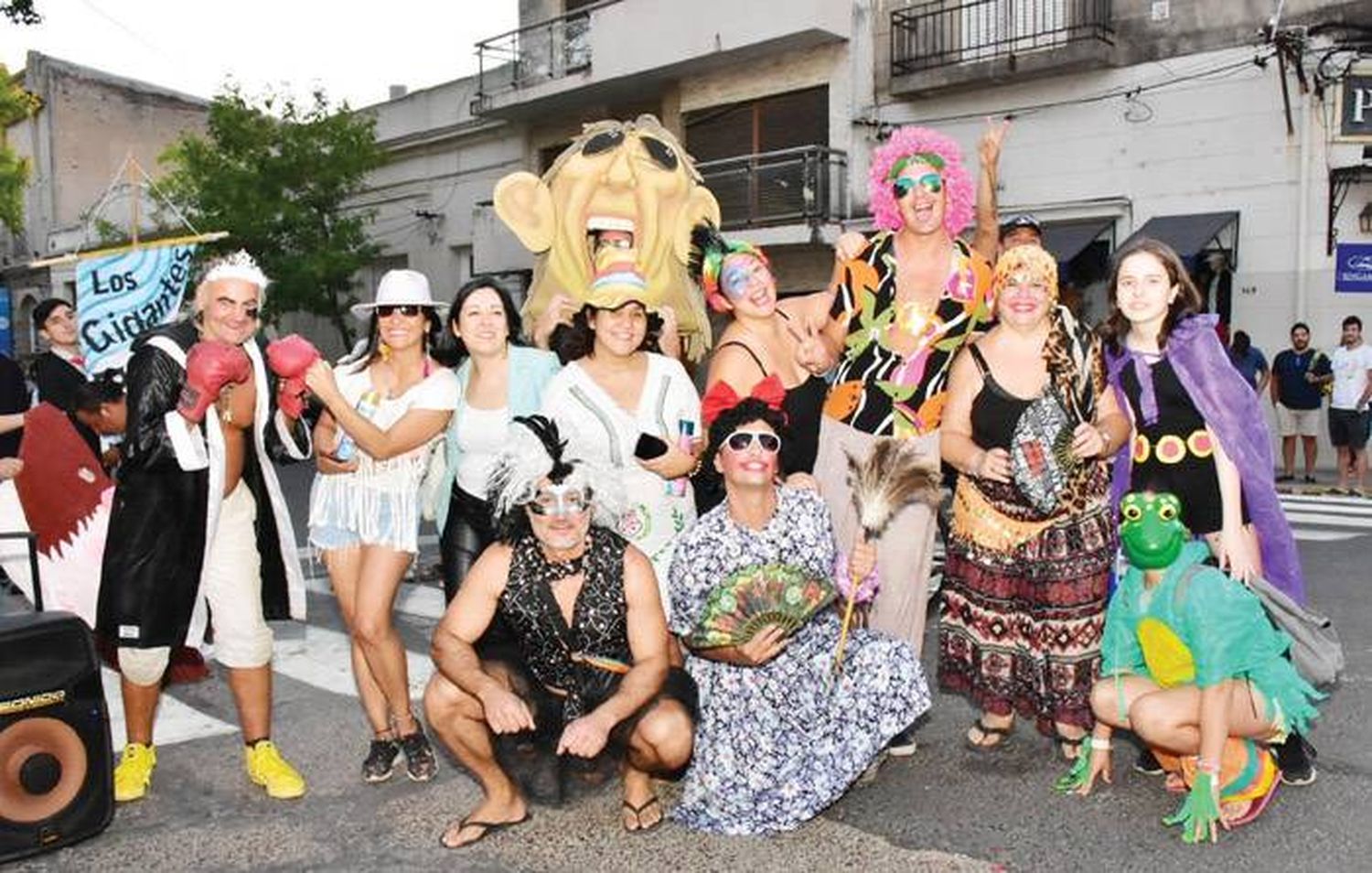 El Carnaval Popular cerro su edición 2023 con la murga ����Agarrate Catalina�"�"