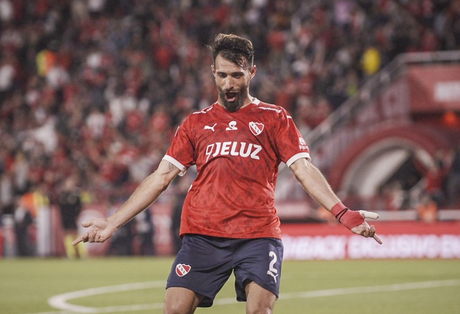 Laso festeja el gol de la victoria.