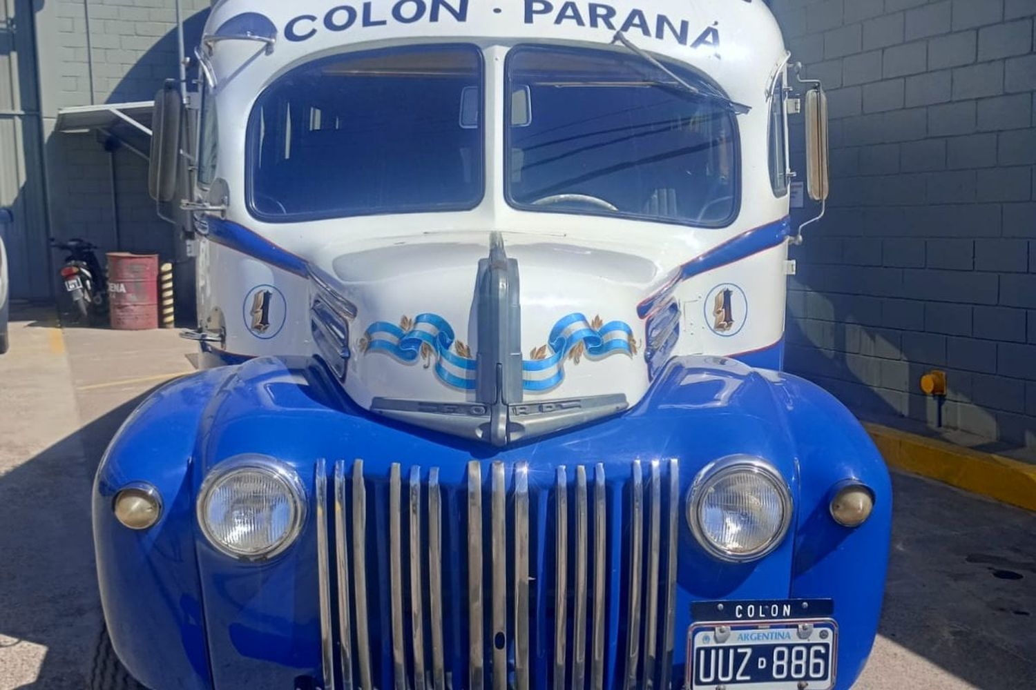 Un colectivo de 1946 recorrerá la ciudad en el aniversario de la Vieja Terminal