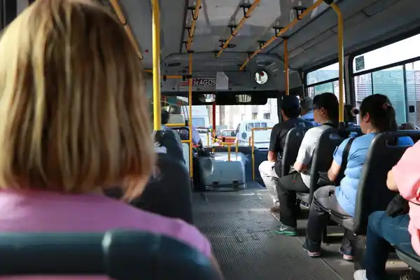 En colectivo, los Concejales recorrieron los barrios para evaluar el servicio