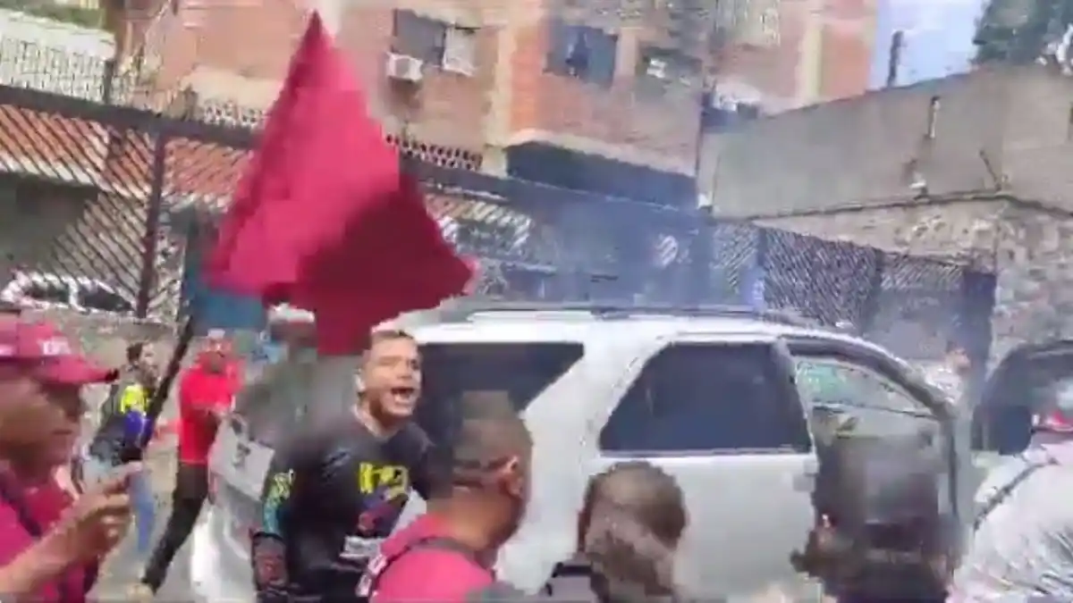 ¡AHORA EN PETARE! Simpatizantes del oficialismo volvieron a intentar sabotear acto de María Corina (VIDEO)