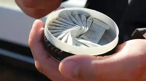 Jóvenes se ponen bolsas de nicotina dentro del pene, el ano y la vagina