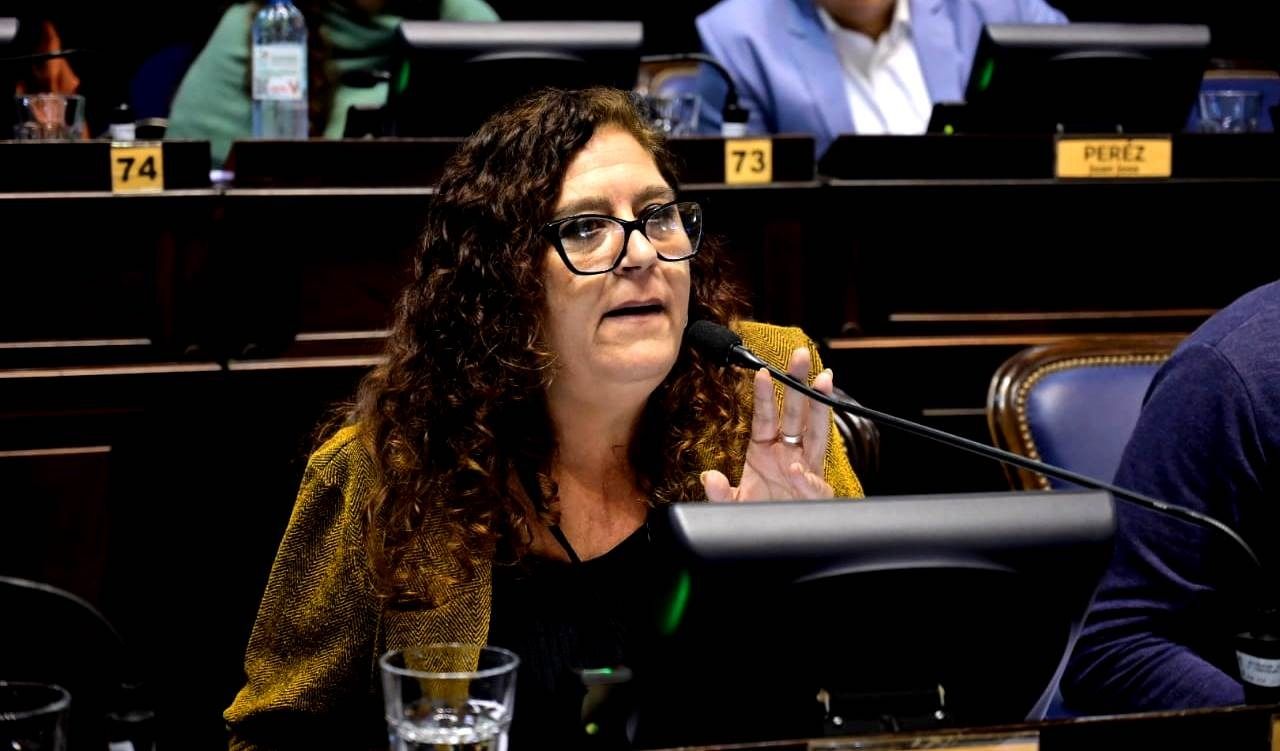 González apuntó contra los peronistas que "desgastan" la figura de Kicillof.