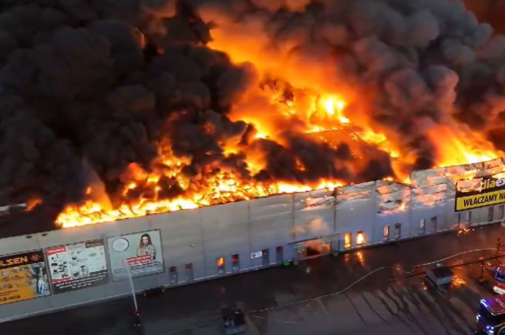 Incendio en centro comercial