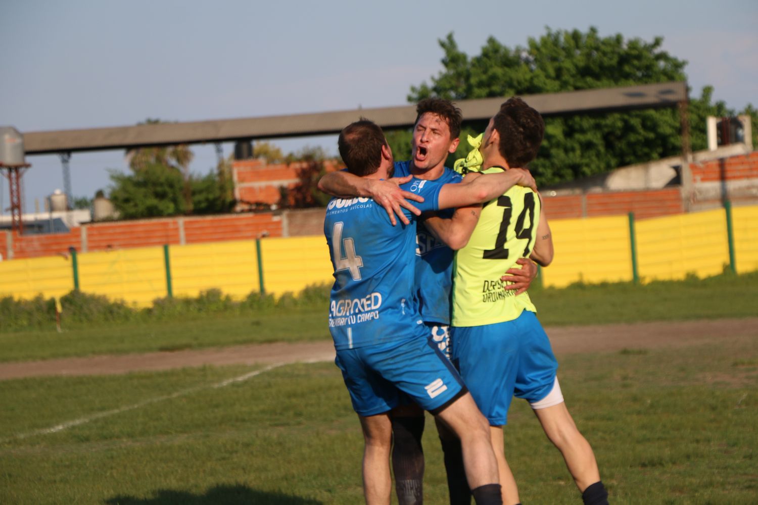 Sobre la hora, Deportivo Urdinarrain festejo ante Unión del Suburbio
