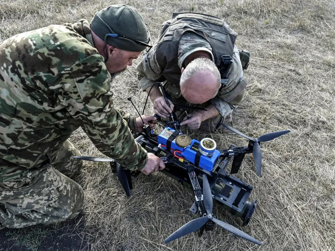 El ministerio también informó que la aviación, los drones de ataque, las fuerzas de misiles y la artillería rusas alcanzaron objetivos en 147 áreas durante el mismo período.