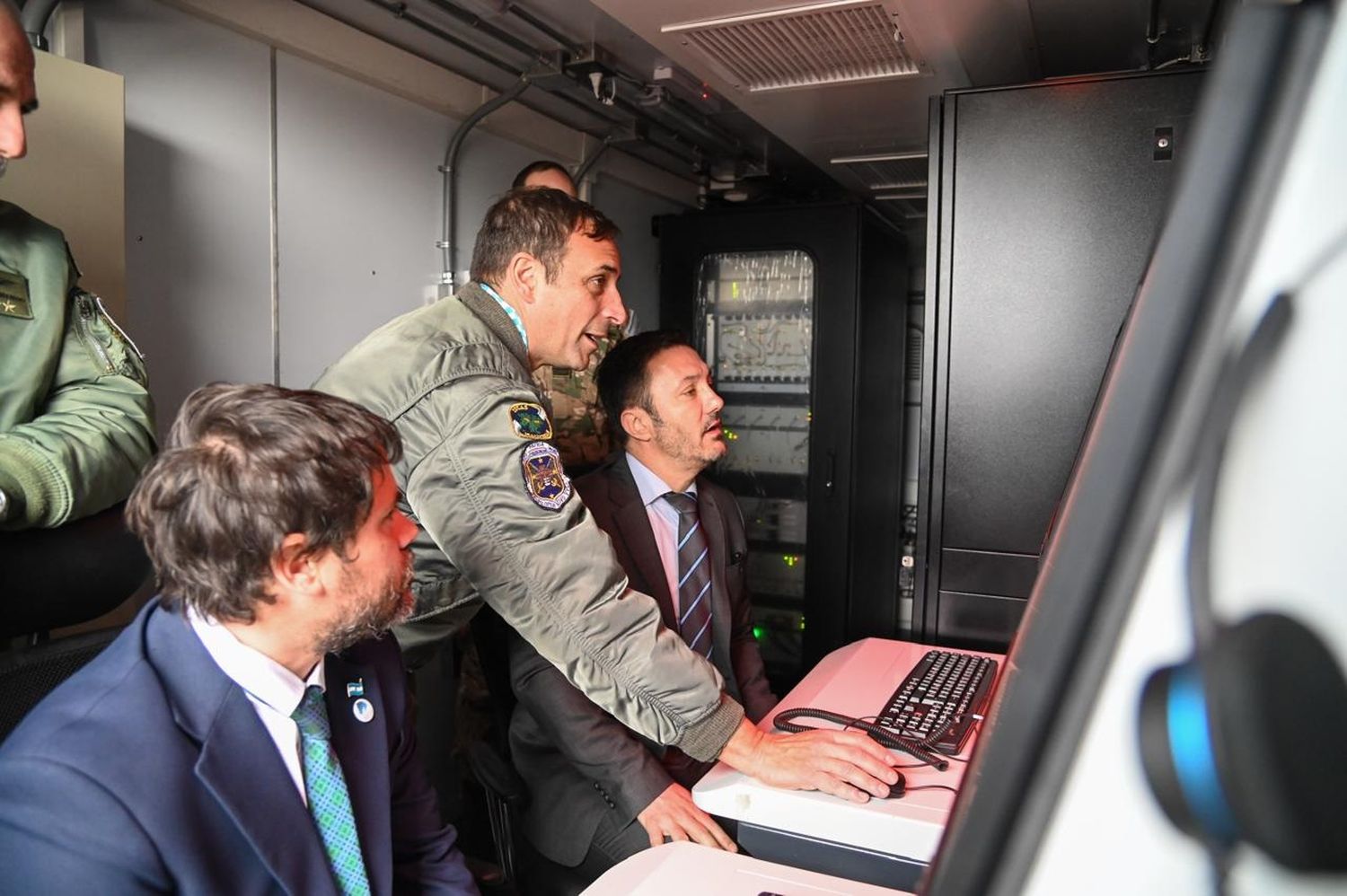 El ministro Petri inauguró un nuevo radar para la custodia del espacio aéreo