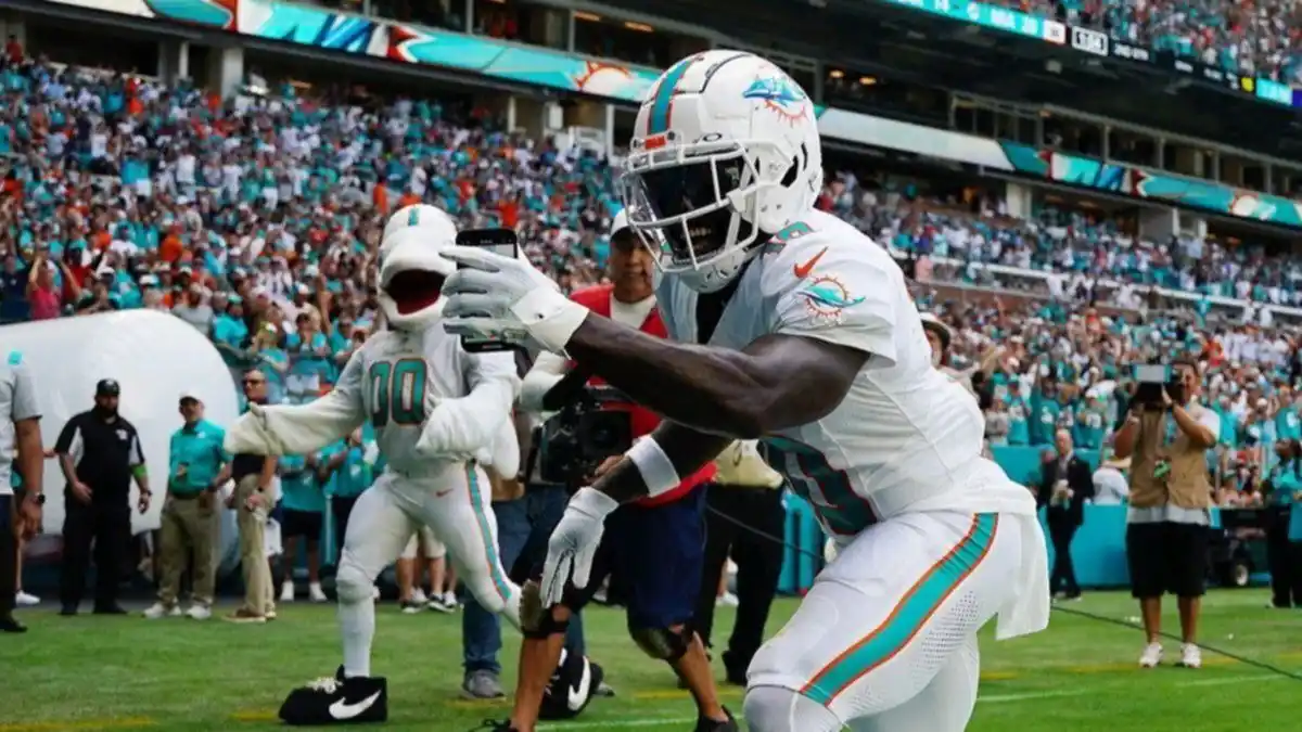 El motivo por el que la NFL sancionó a Tyreek Hill y a su camarógrafo