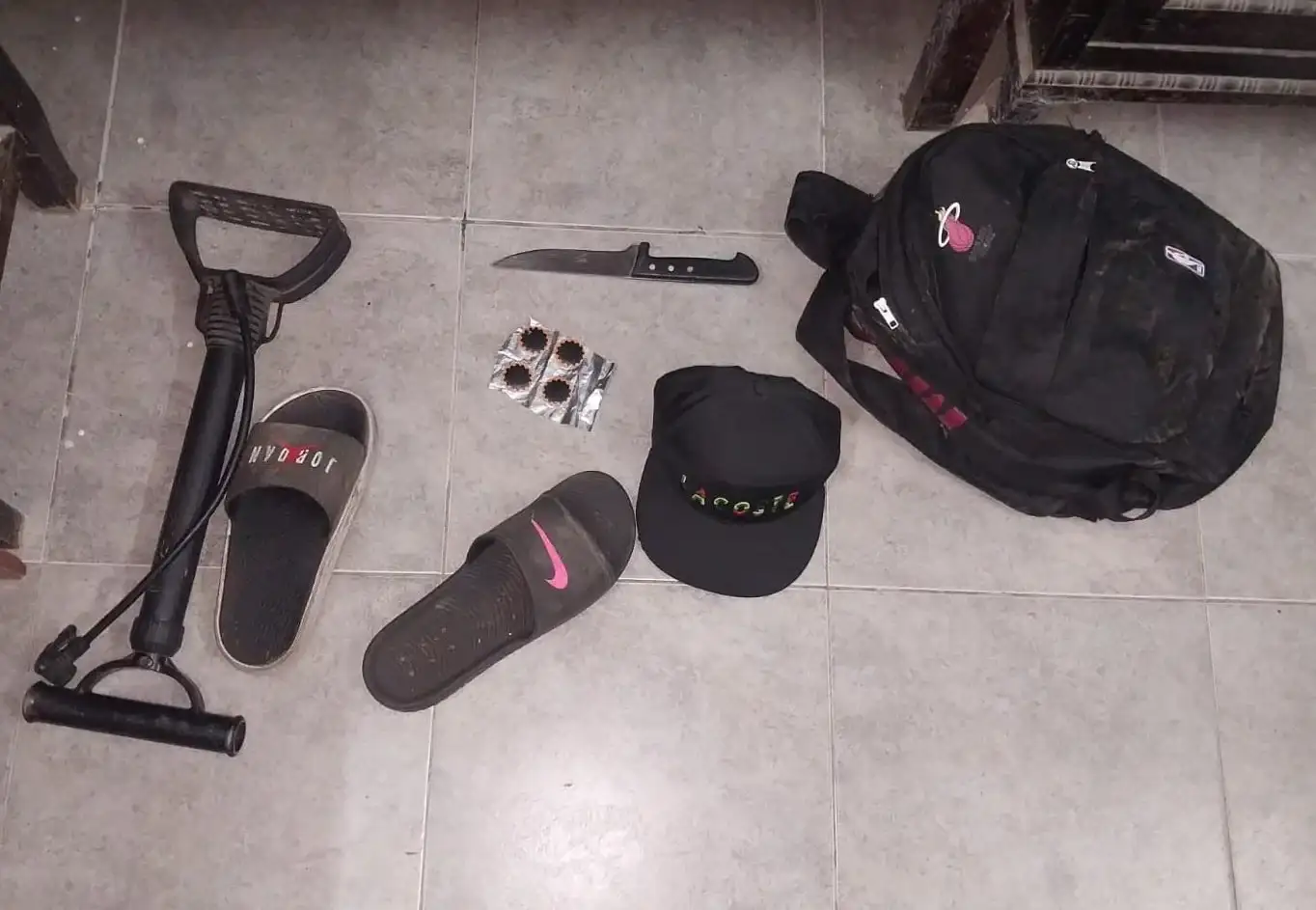 Los elementos recuperados por la policía.