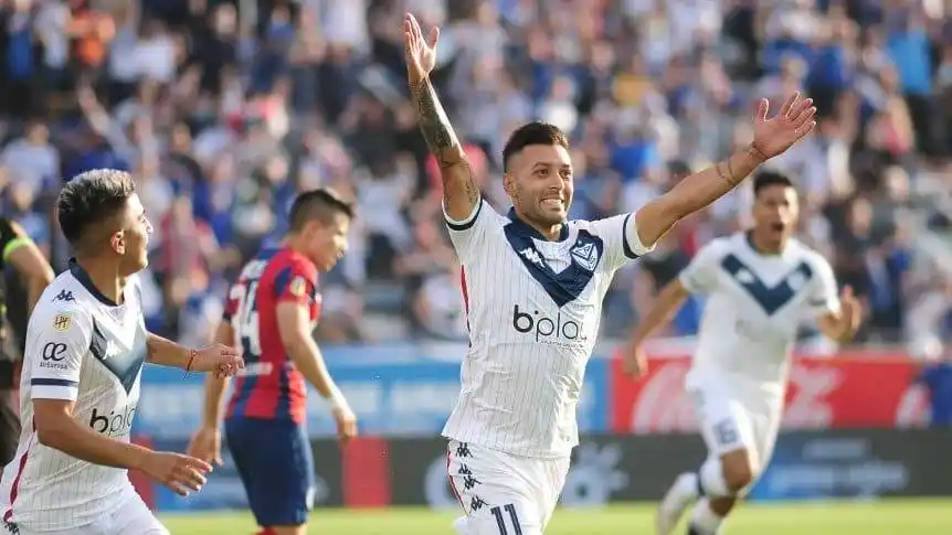 Vélez venció a San Lorenzo y amargó su envión en la Liga Profesional