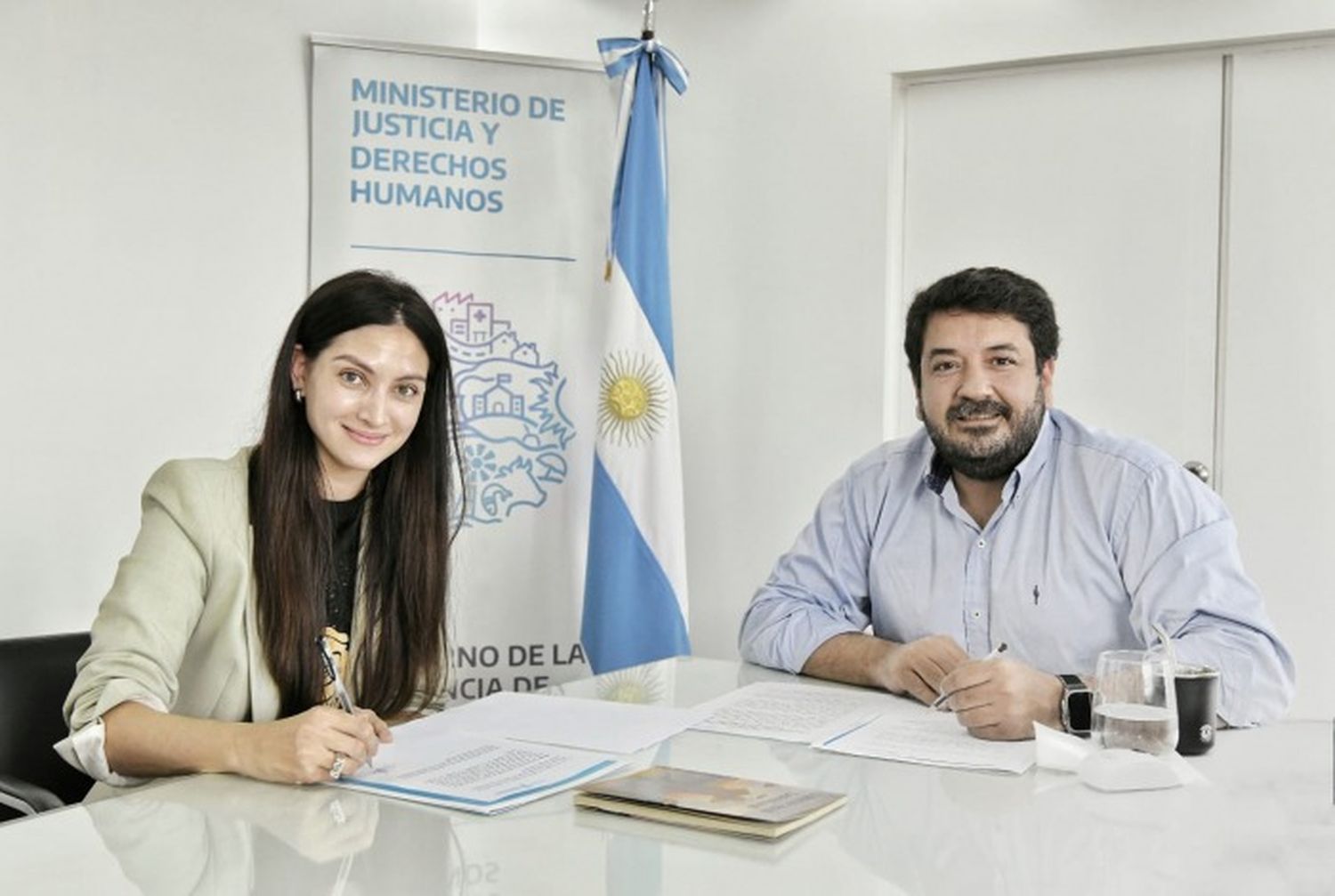 Promueven la lectura en cárceles bonaerenses con un convenio entre el ministerio de Justicia y una fundación