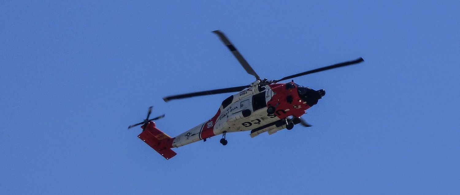 Inundaciones en Texas: Dron impacta contra un helicóptero de rescate y forzó aterrizaje de emergencia