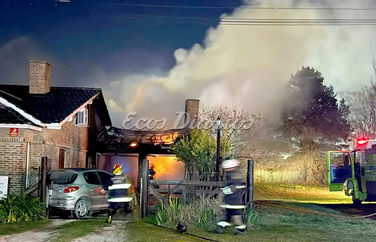 El fuego generó serios deterioros en una casa de calle 105 entre 34 y 36