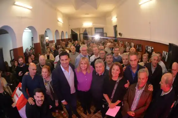Emotivo homenaje del radicalismo bonaerense al Dr. Raúl Alfonsín en Chascomús
