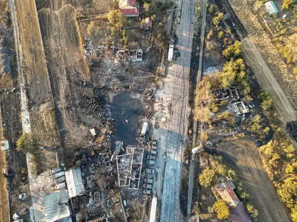 ¡VIDEO IMPACTANTE! Mueren dos personas y otras 56 heridas tras explosiones de planta de gas en Rumania