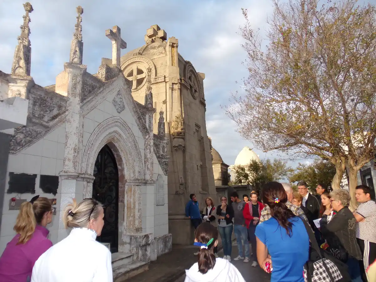El sábado se realizará una nueva visita guiada en el Cementerio 