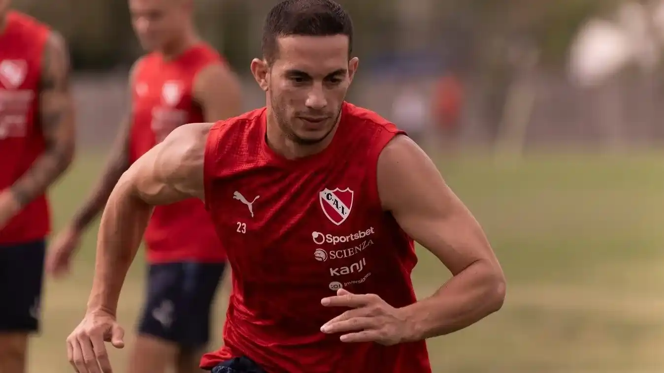 Marcone juega en la mitad de cancha de Independiente.