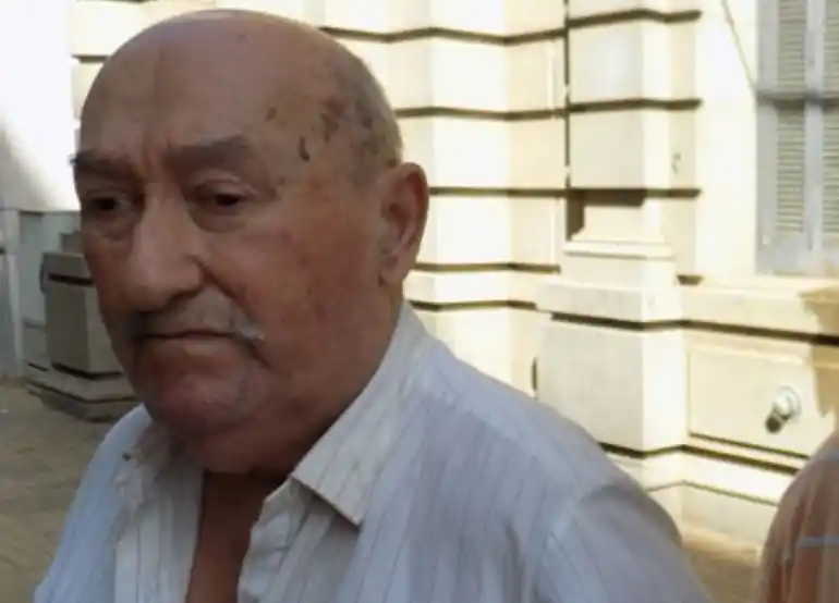 Estafaron a un anciano ciego para comprarse un aire acondicionado