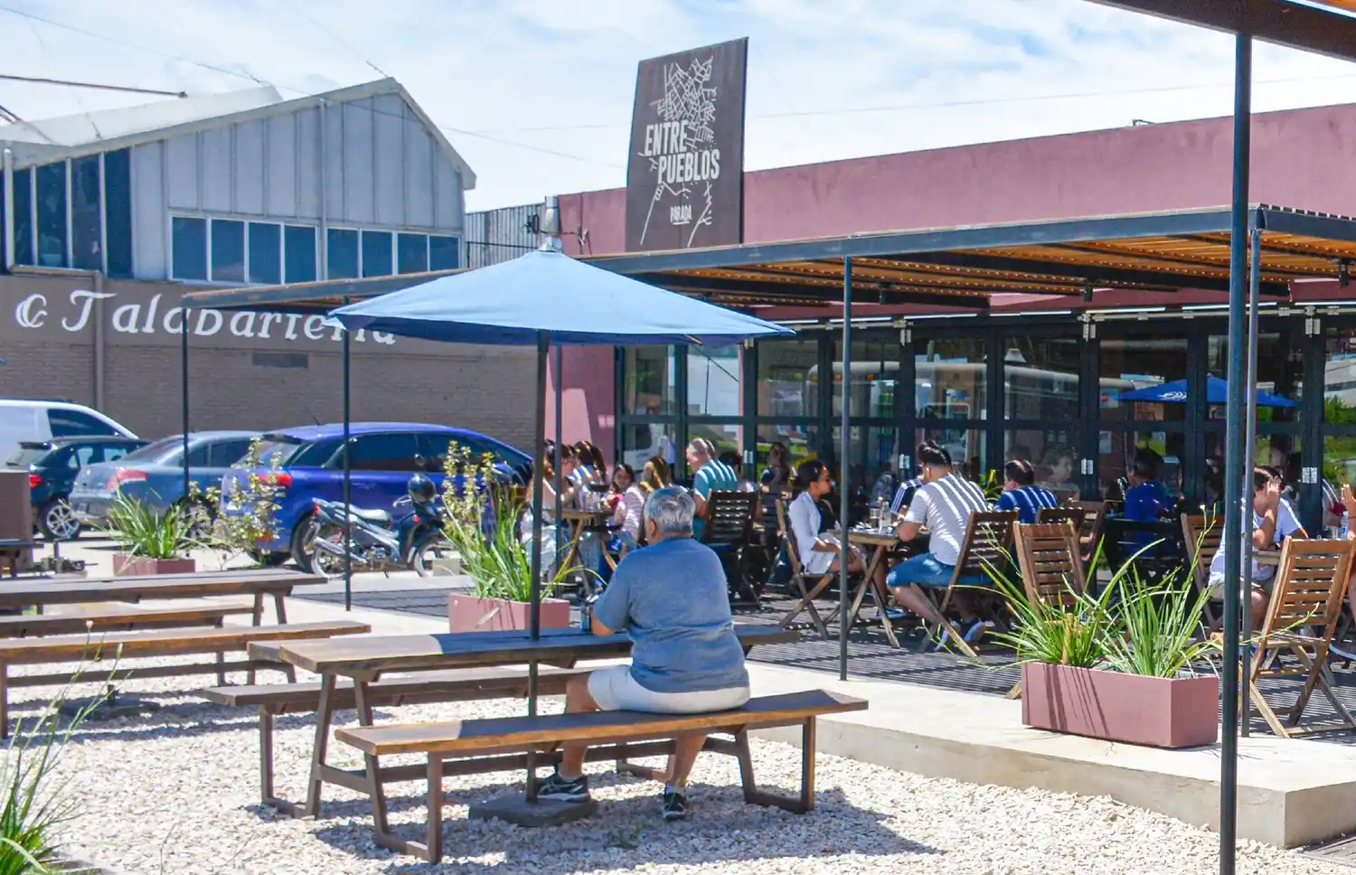 Entre Pueblos, una parada estratégica en la Ruta 2 que pone a Chascomús en el mapa del viaje a la Costa