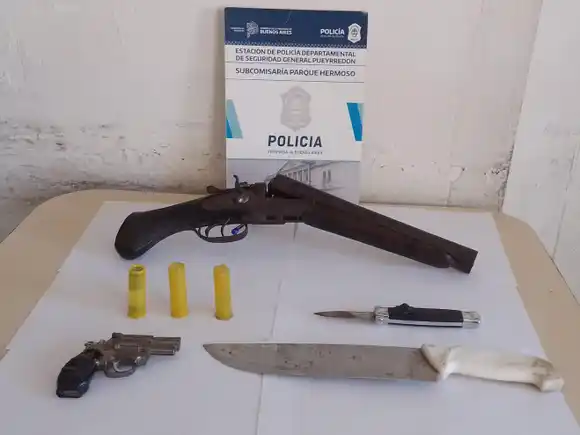 Secuestraron ocho plantas de marihuana, una escopeta y un revólver en el barrio Las Heras