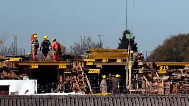 Créditos a monotributistas y pagará parte del sueldo de trabajadores en empresas en crisis