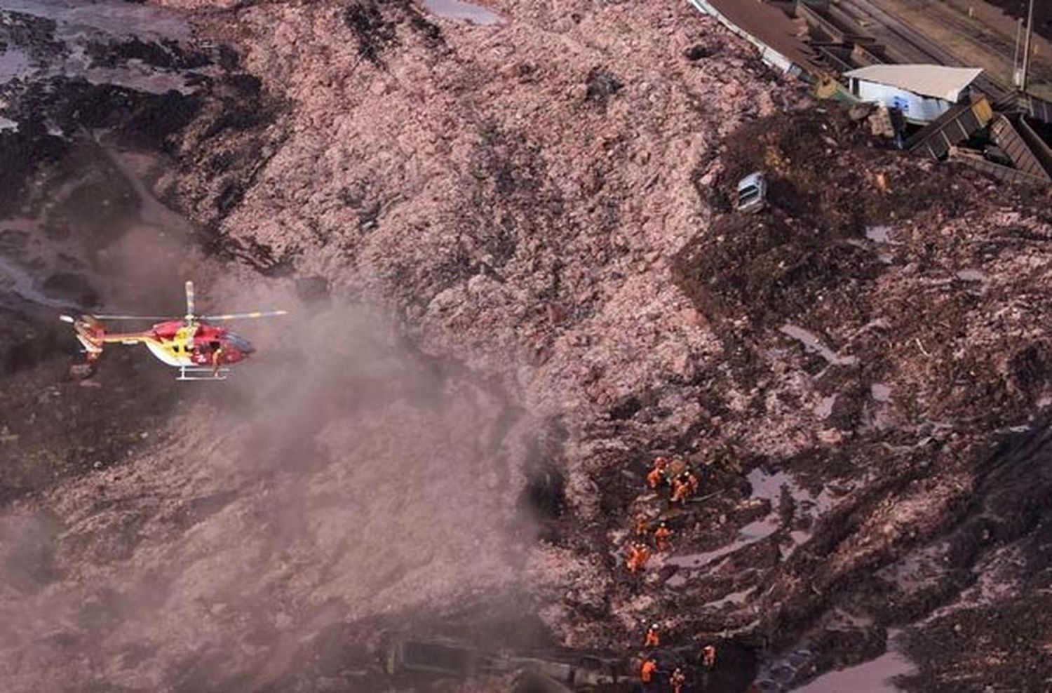 Brutal avalancha en Brasil dejó al menos 7 personas muertas y cientos de desaparecidas